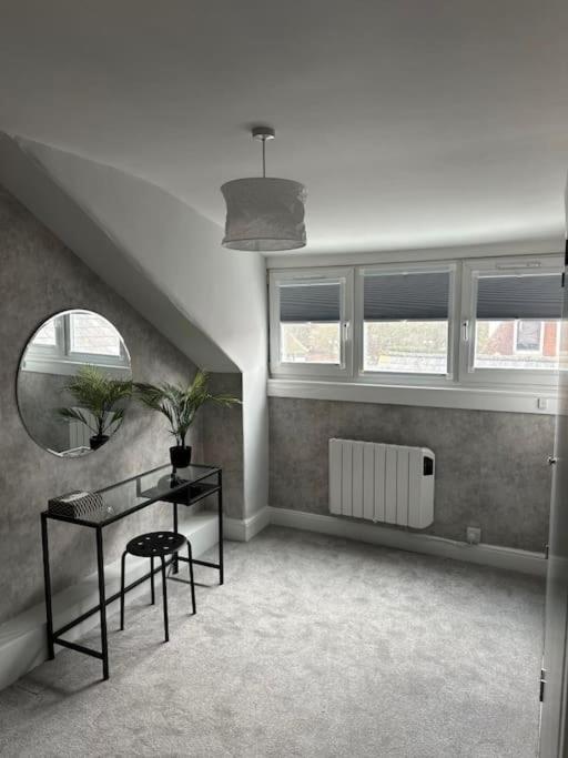 High Wycombe Centre- 2 Bed Flat Apartment Exterior photo